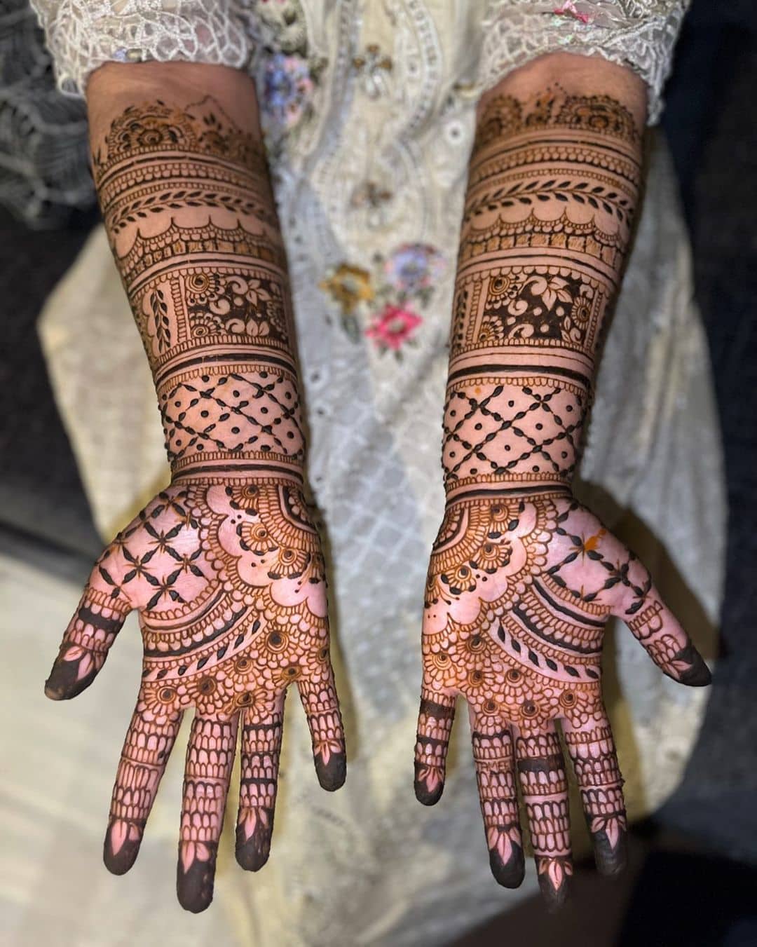 Simple & Easy Mehendi Design