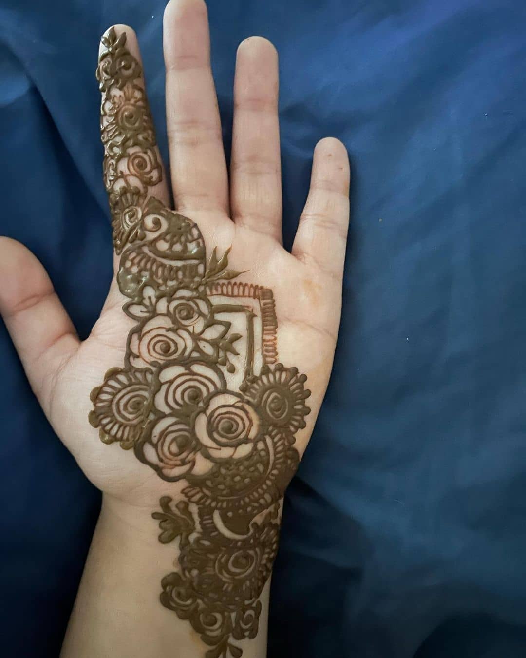 Simple & Easy Mehendi Design