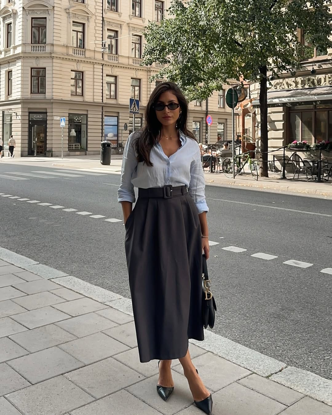 25+ Summer Work Outfits That Prove You Do Not Have to Sacrifice Style for the Office - prettygirlythings.com